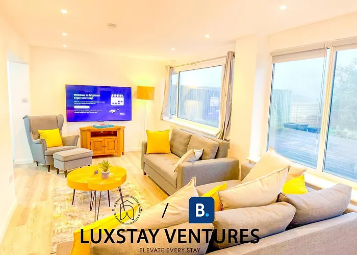 Luxury 4Br Brighton Home Near South Downs With Stunning Sea Views, Pool Table & Free Parking For 4 Cars