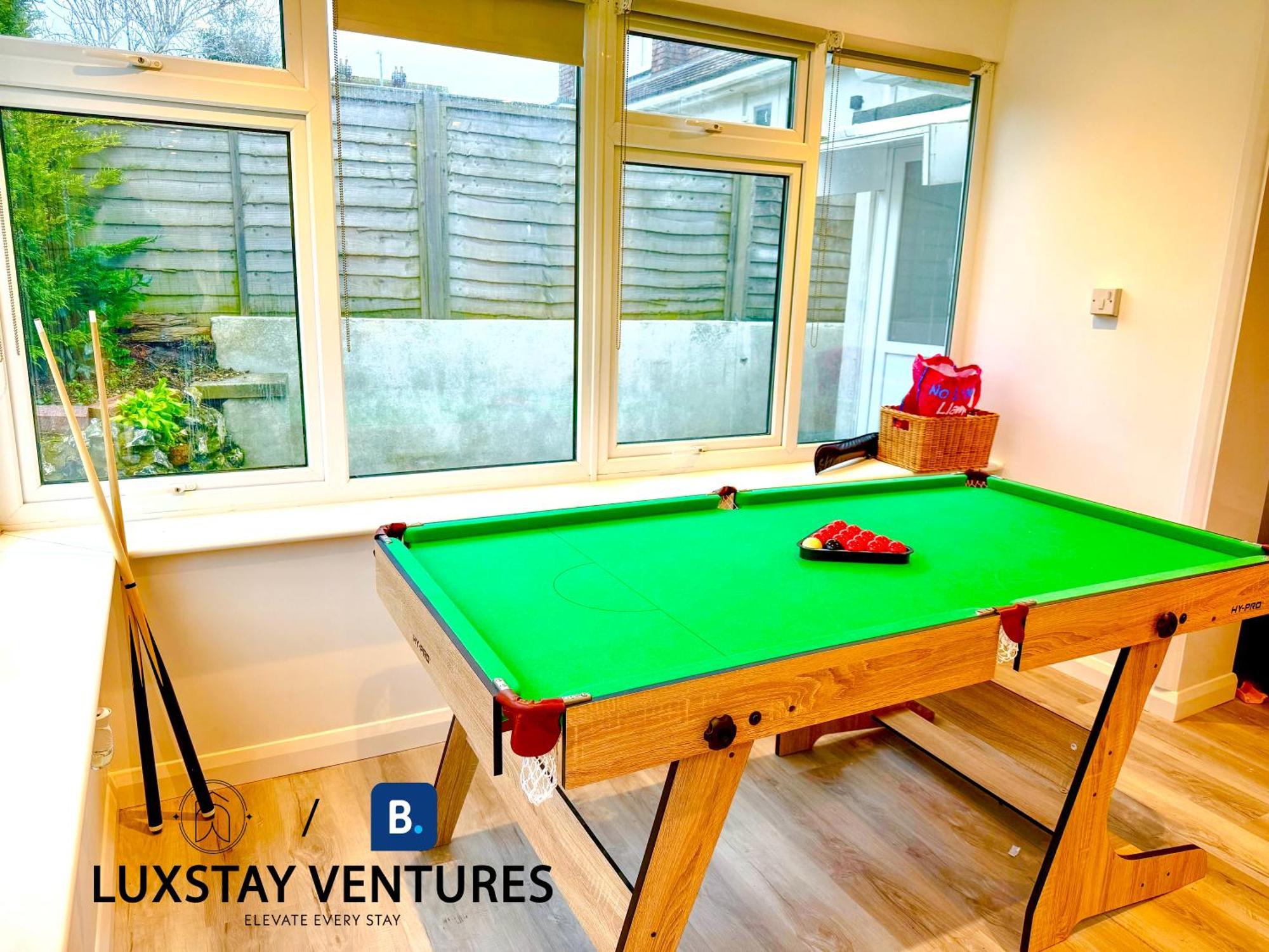 Ferienhaus Luxury 4br Near South Downs With Stunning Sea Views, Pool Table & Free Parking For 4 Cars Hove