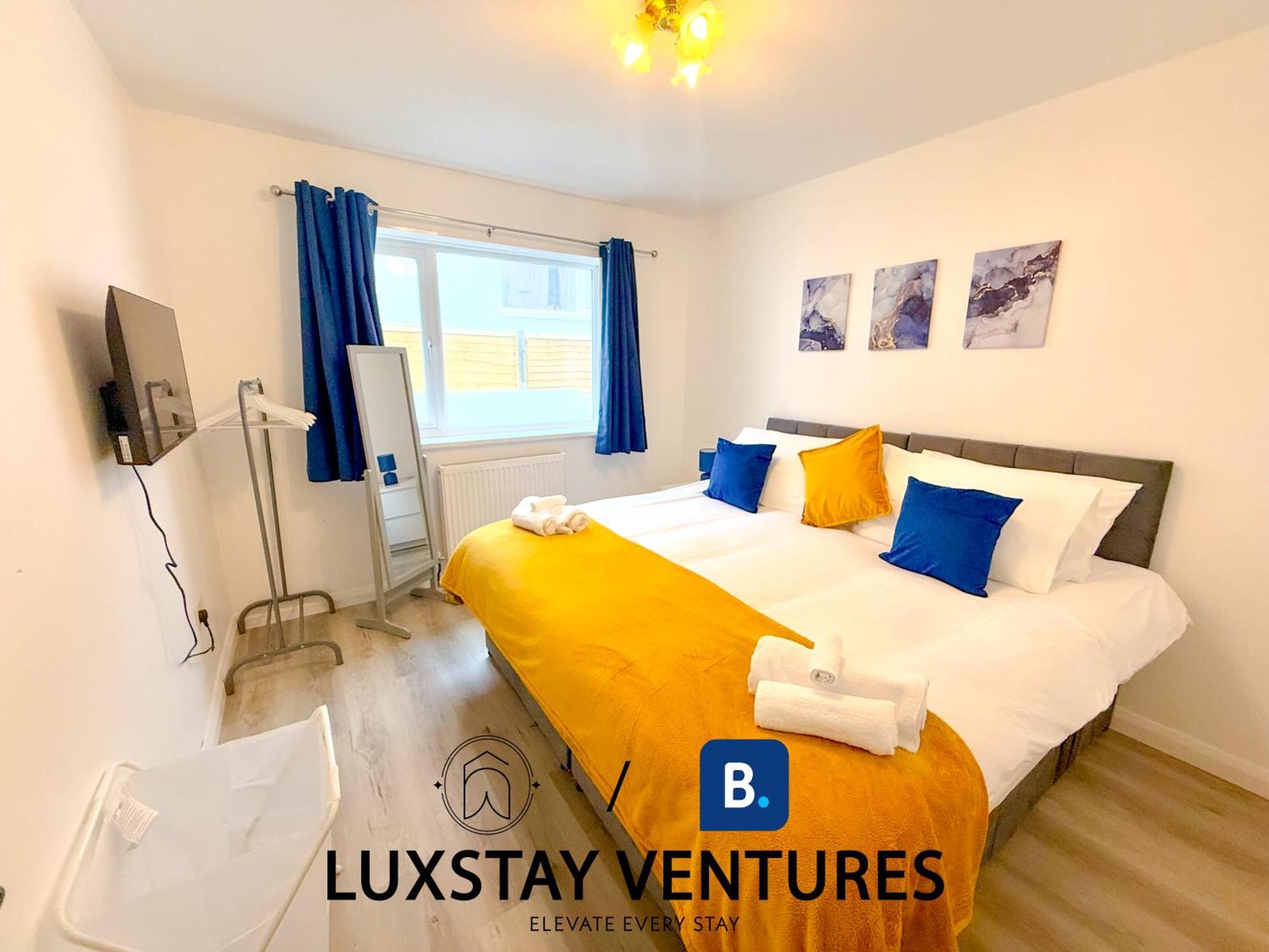 Luxury 4br Near South Downs With Stunning Sea Views, Pool Table & Free Parking For 4 Cars *