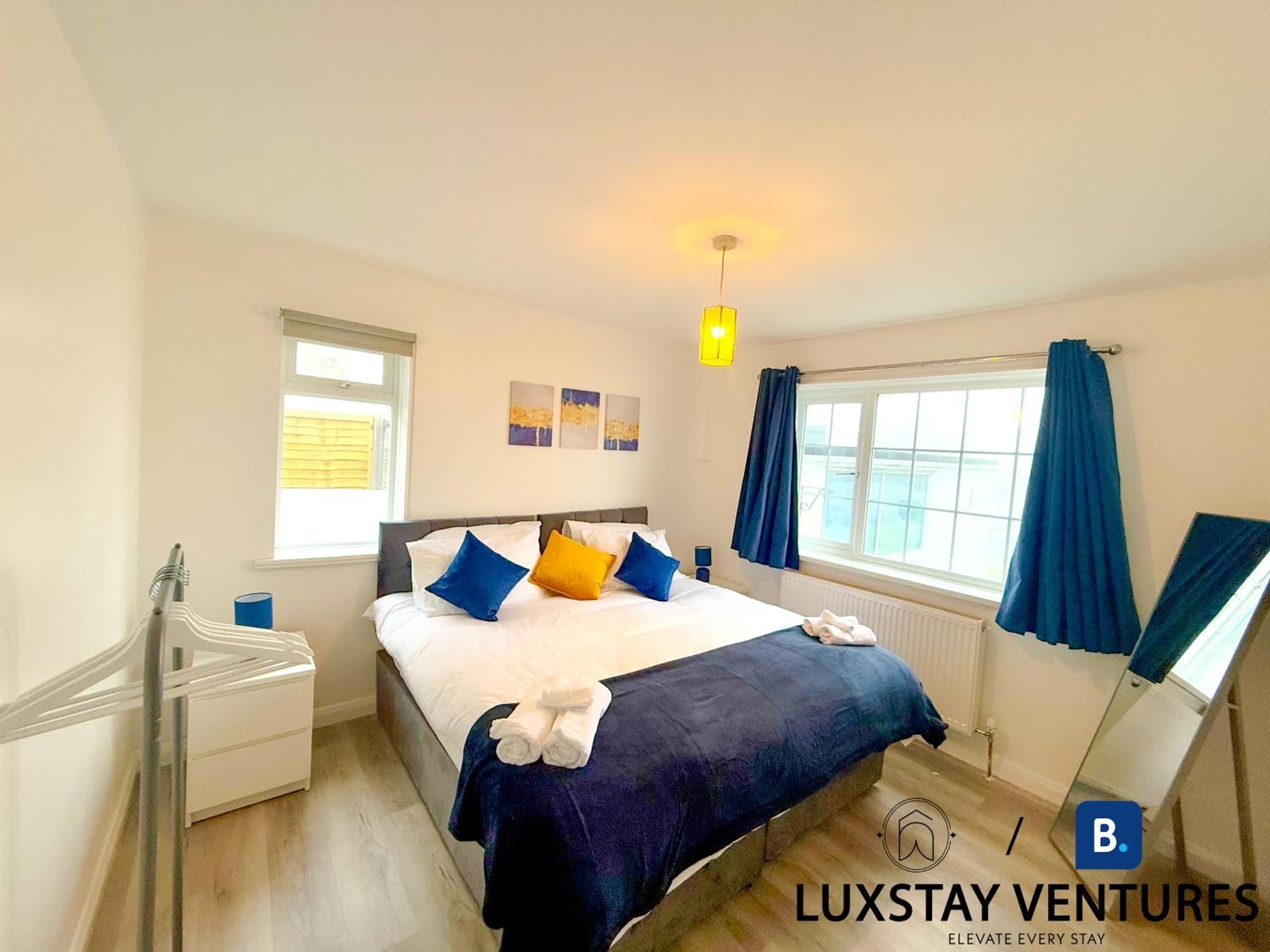 Luxury 4br Near South Downs With Stunning Sea Views, Pool Table & Free Parking For 4 Cars * Hove