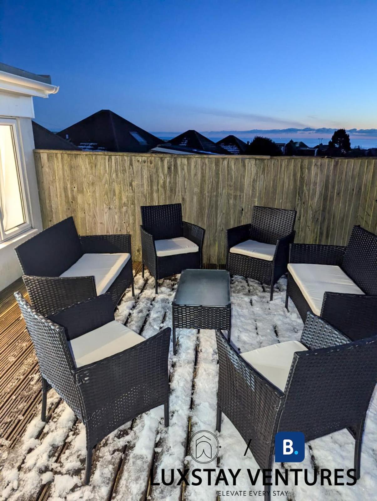 Luxury 4br Near South Downs With Stunning Sea Views, Pool Table & Free Parking For 4 Cars Hove